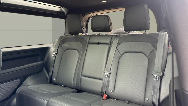 Land Rover Defender 3.0 D250 X-Dynamic HSE 90 3dr Auto Diesel Estate